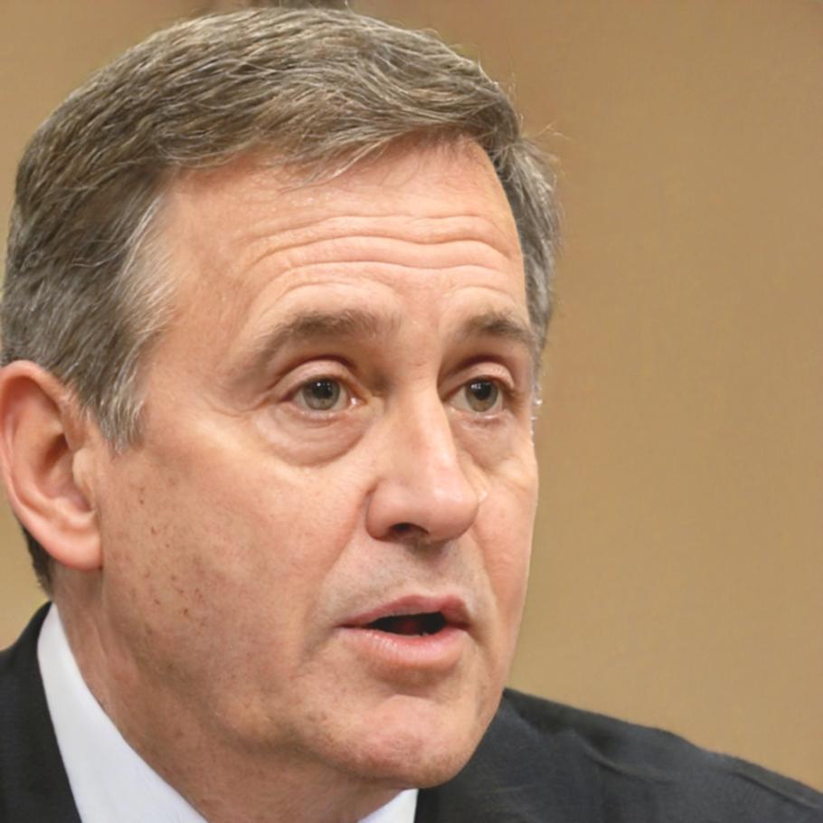 Retrato profesional de Esteban Ruiz